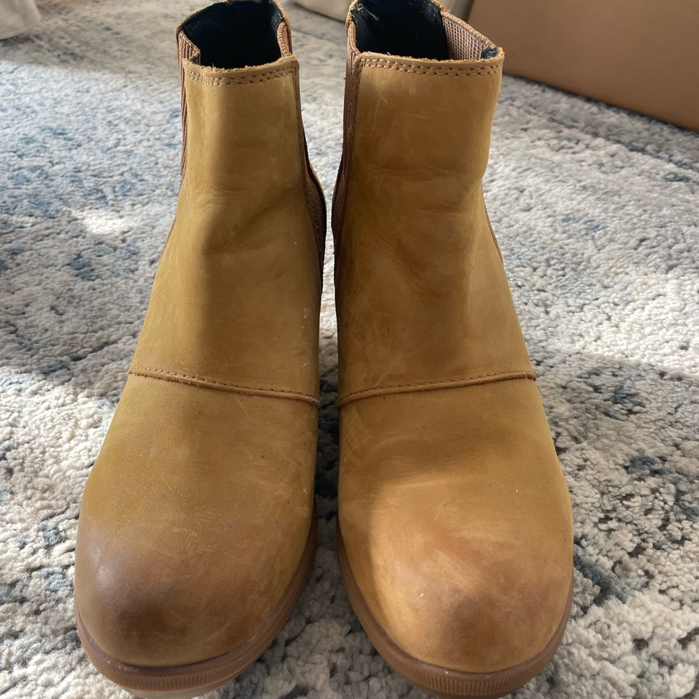 Sorel Women's Tan Chelsea Wedge Boots